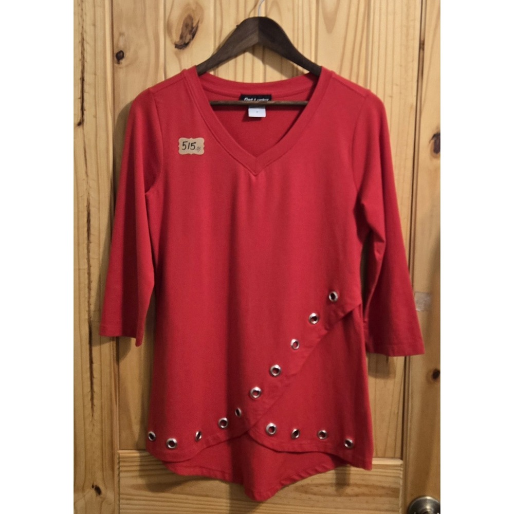 Get Lucky USA Womens Hi/Lo Blouse Size SM Red Grommet Detail 3/4 Sleeve‎ V Neck